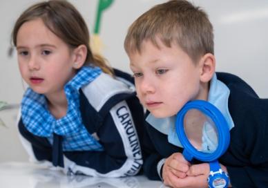 Students with magnifying glass